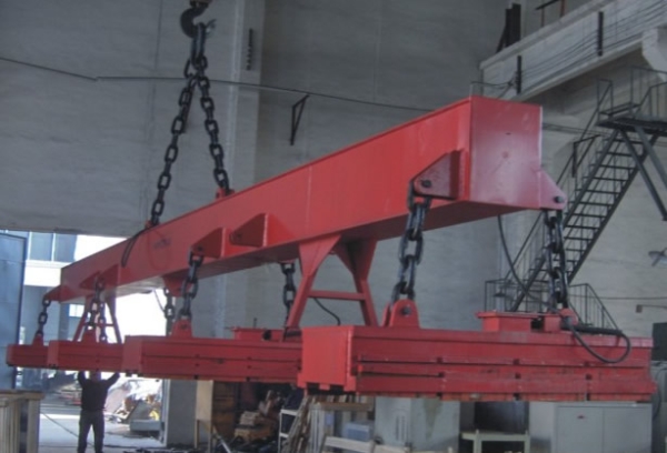 MW92系列吊運鋼坯、鋼錠用活動磁極電磁鐵